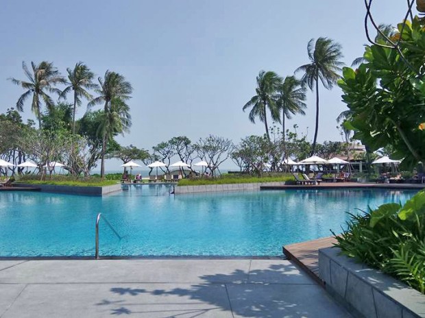 In Badegebieten im Süden des Landes ist von Trauer nicht viel zu spüren.