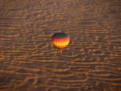 Eine Heißluftballon-Fahrt über die Wüste in Dubai ist ein faszinierendes Erlebnis. Foto: Oliver Heider